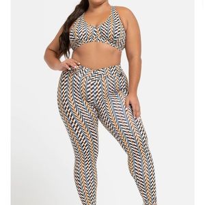 ISO lici fit tribal set in S/M, scrunch leggings with any style bra